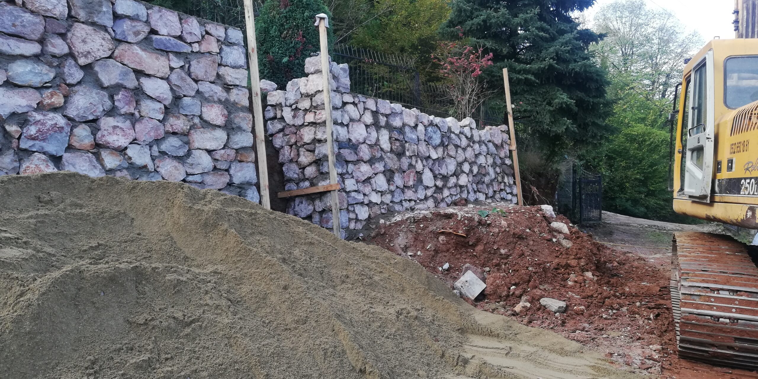 Kocaeli İzmit de Taş duvar Ustası günlük yevmiyesi