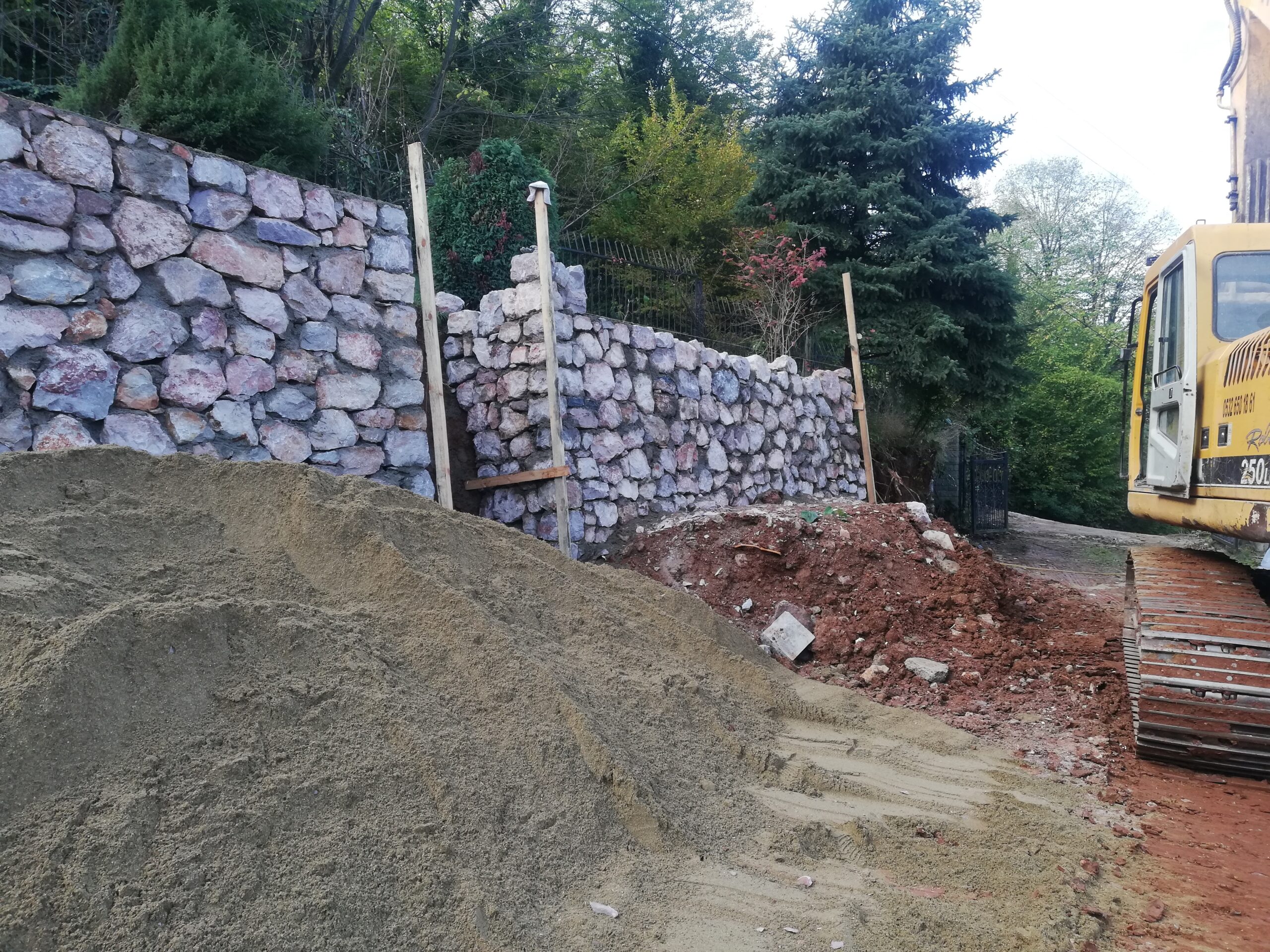 Kocaeli İzmit de Taş duvar Ustası günlük yevmiyesi