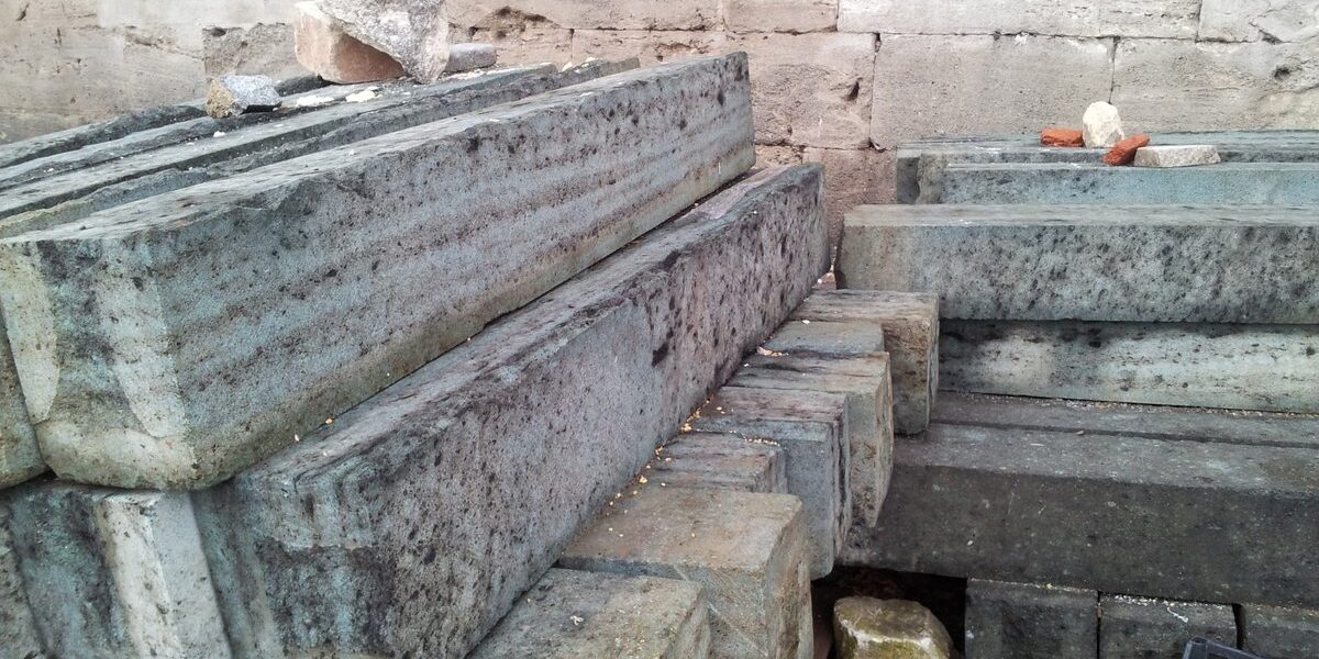 Karamürsel Ot Taşı: Doğanın Estetiğini Mimariye Taşıyan Eşsiz Bir Yapı Malzemesi